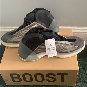 Adidas Yeezy QNTM Barium size 9